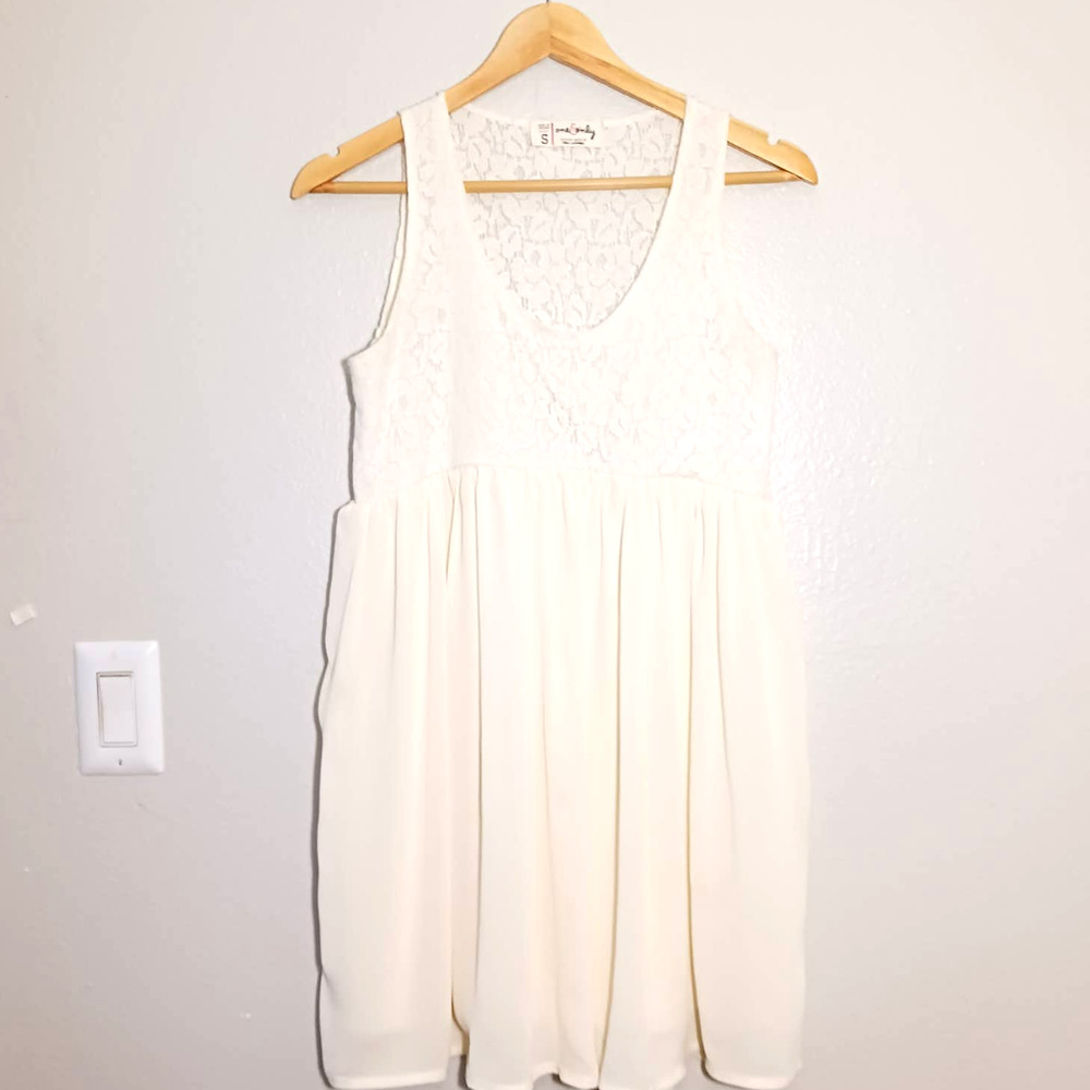One&Only Chiffon Lace Sleeveless Cream Size S Blouse